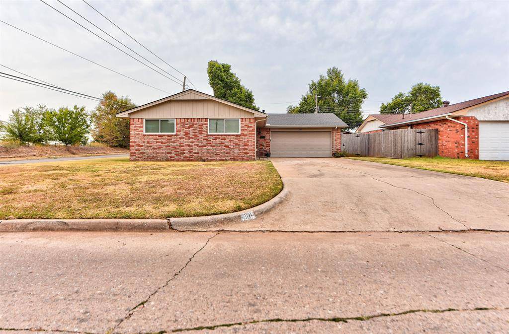201 Holbrook DR, El Reno, OK 73036
