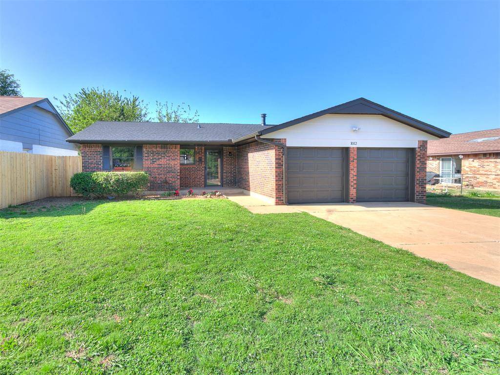 1012 Hargis LN, Moore, OK 73160