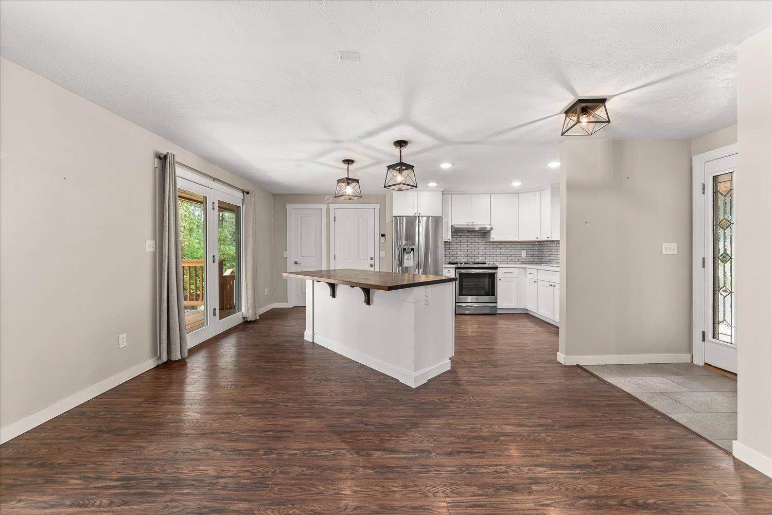 1006 W Bellwood Dr, Spokane, WV 99218