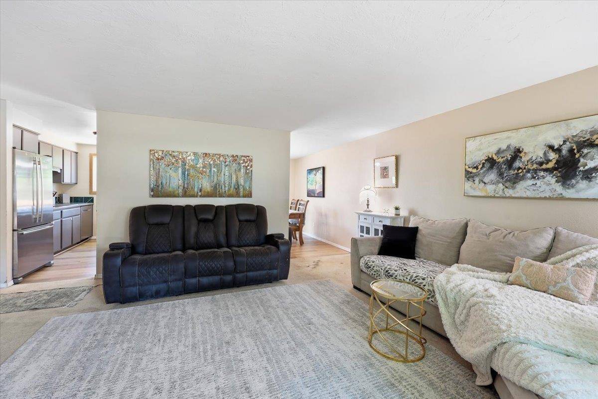 6109 N Oxford Dr, Spokane, WA 99208