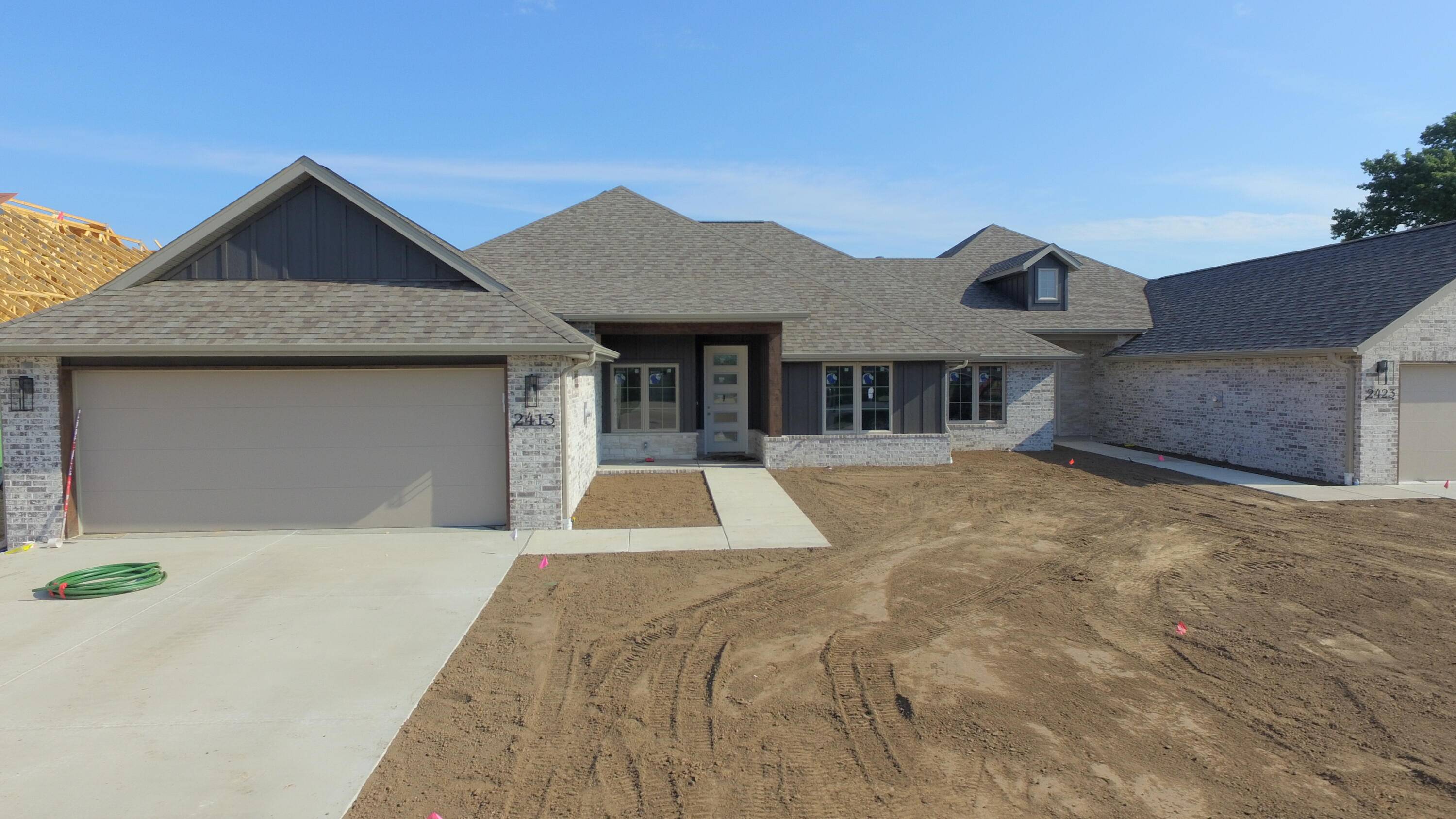 2413 E Swallow ST, Springfield, MO 65804