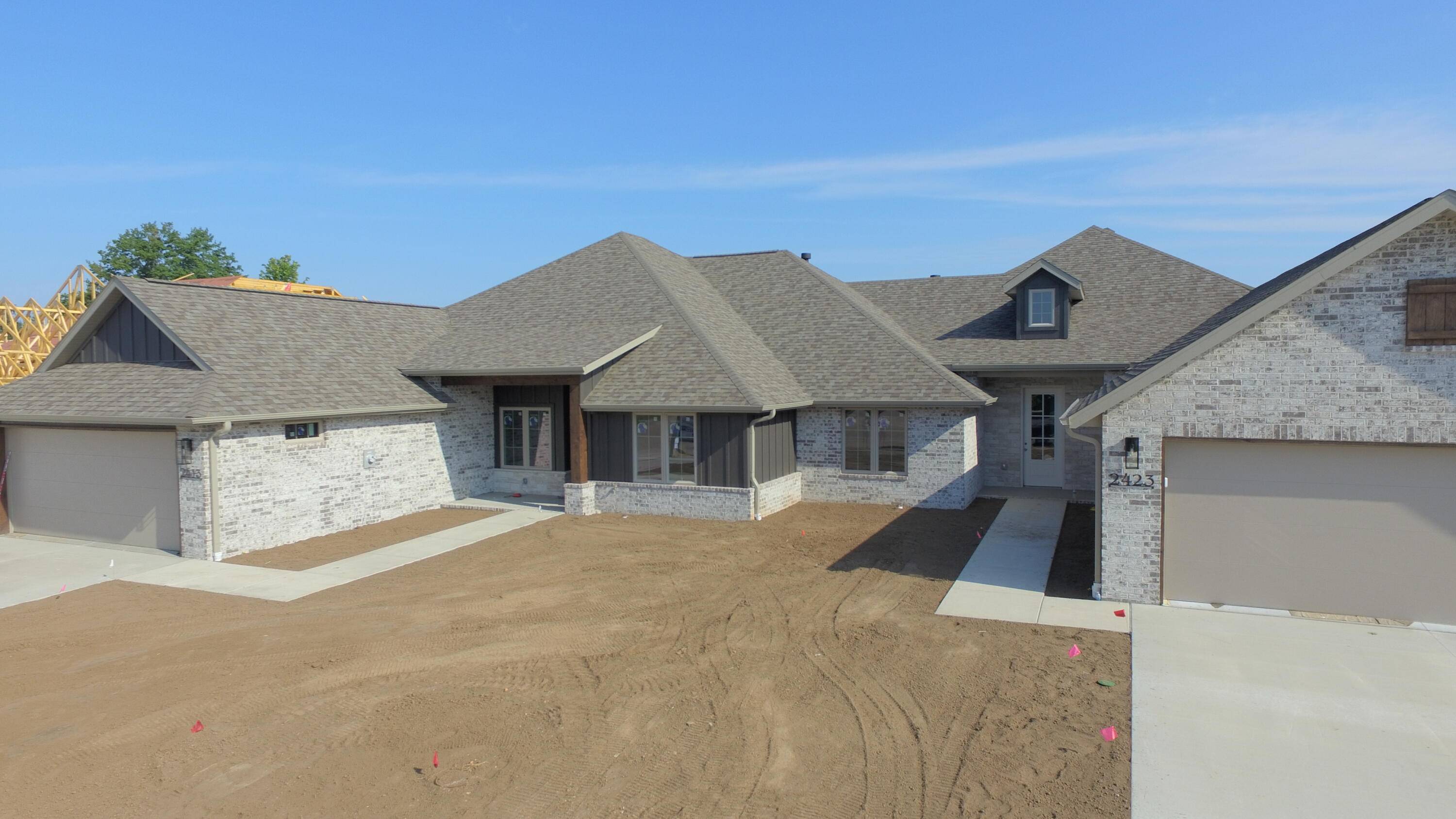 2413 E Swallow ST, Springfield, MO 65804