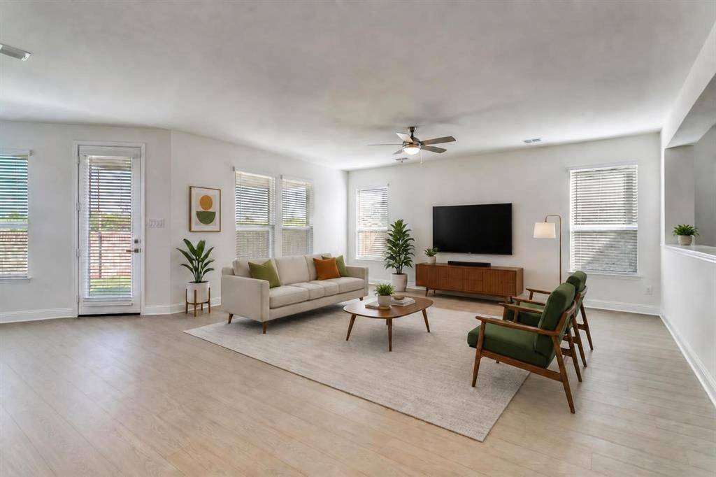 102 Hudson Lane, Justin, TX 76247