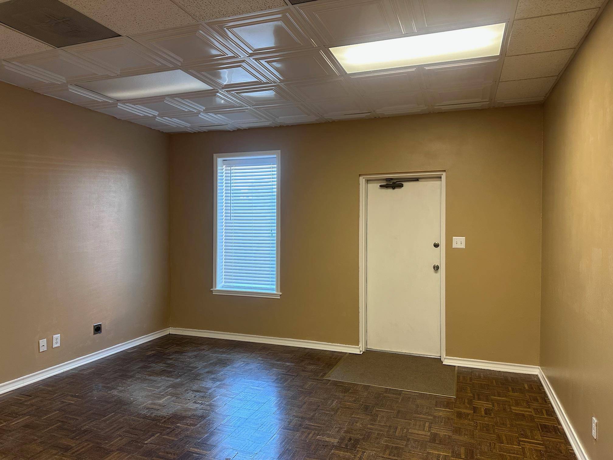 702 Chestnut St ST #106, Bastrop, TX 78602