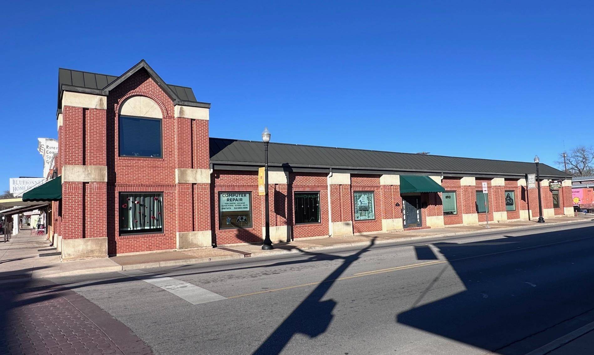 702 Chestnut St ST #106, Bastrop, TX 78602