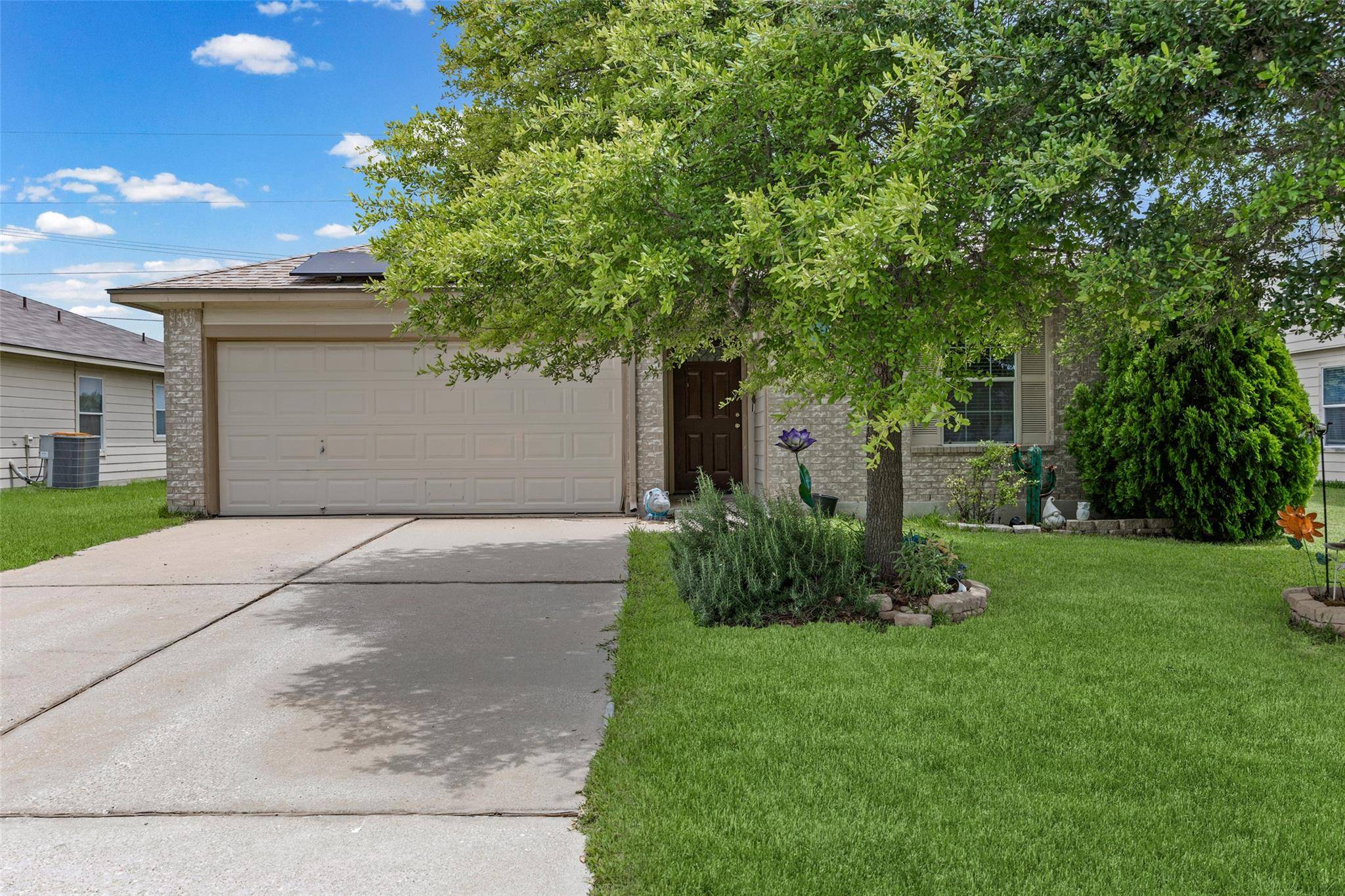120 Holland ST, Hutto, TX 78634