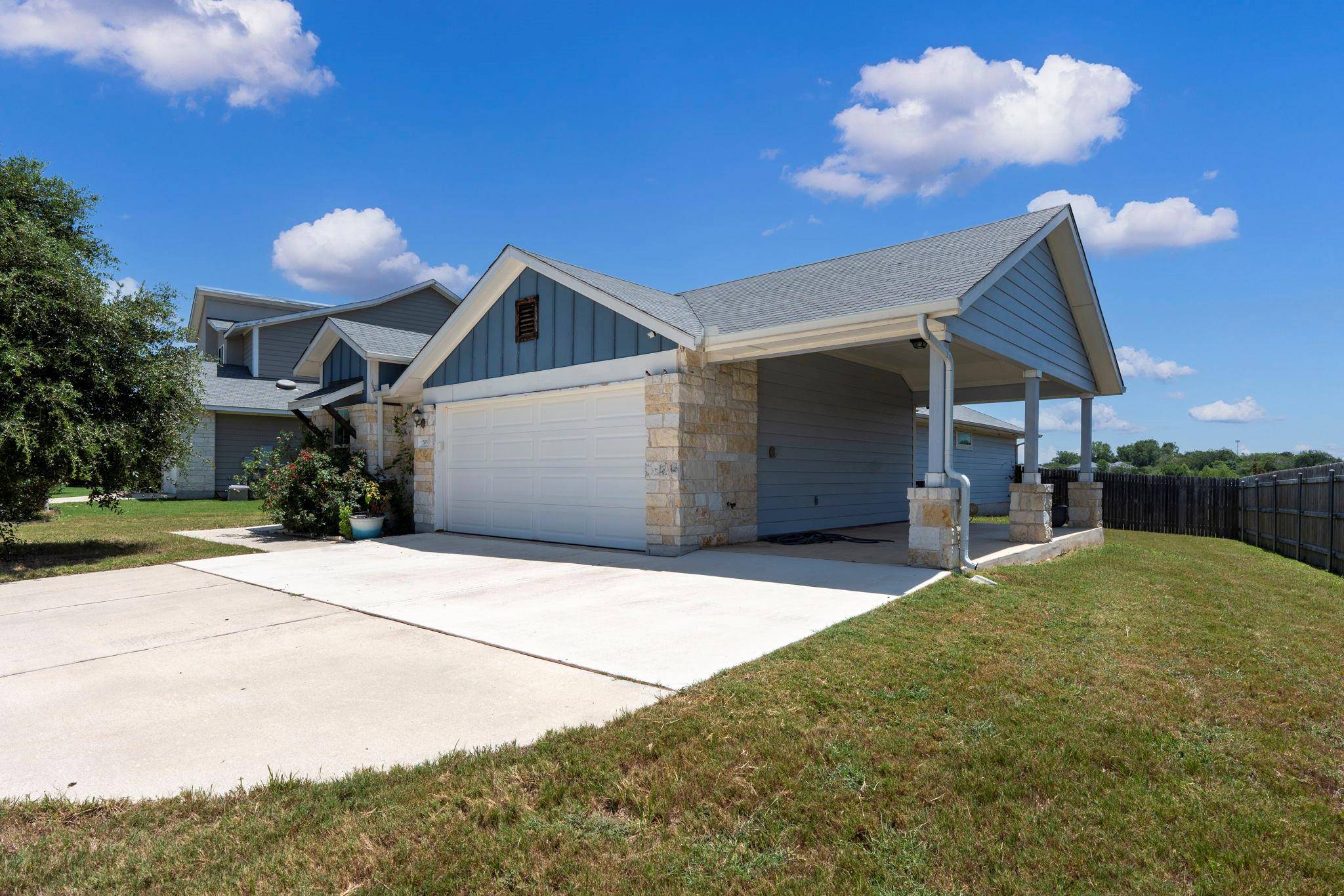 205 Four Star DR, Elgin, TX 78621