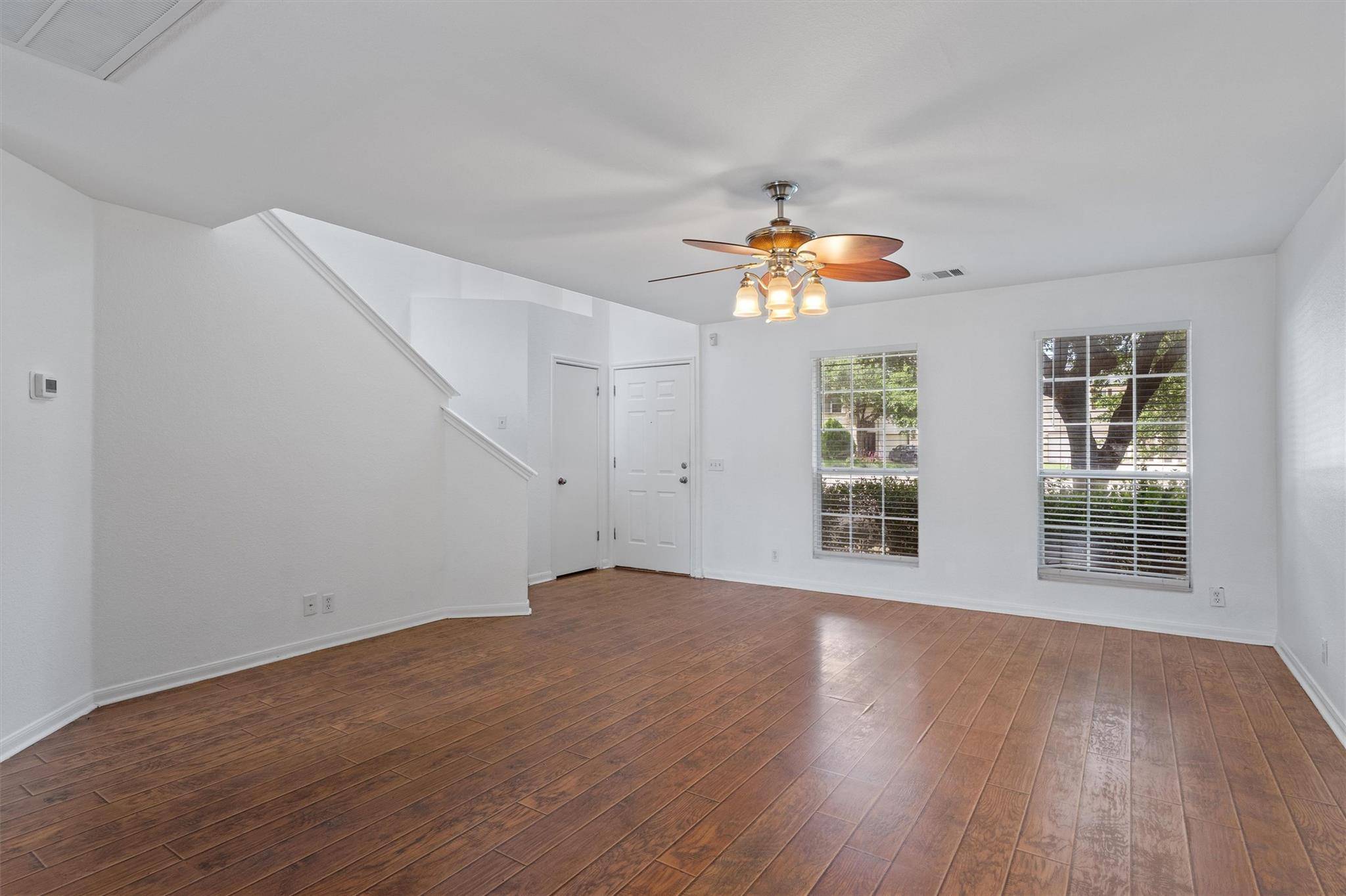 1623 War Horse LN, Round Rock, TX 78664