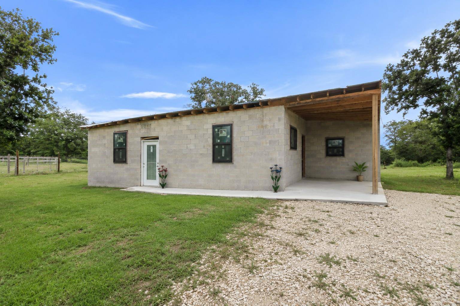 2755 Washburn RD, Luling, TX 78648