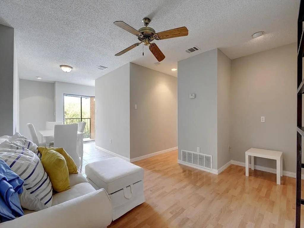 2409 Leon ST #207, Austin, TX 78705