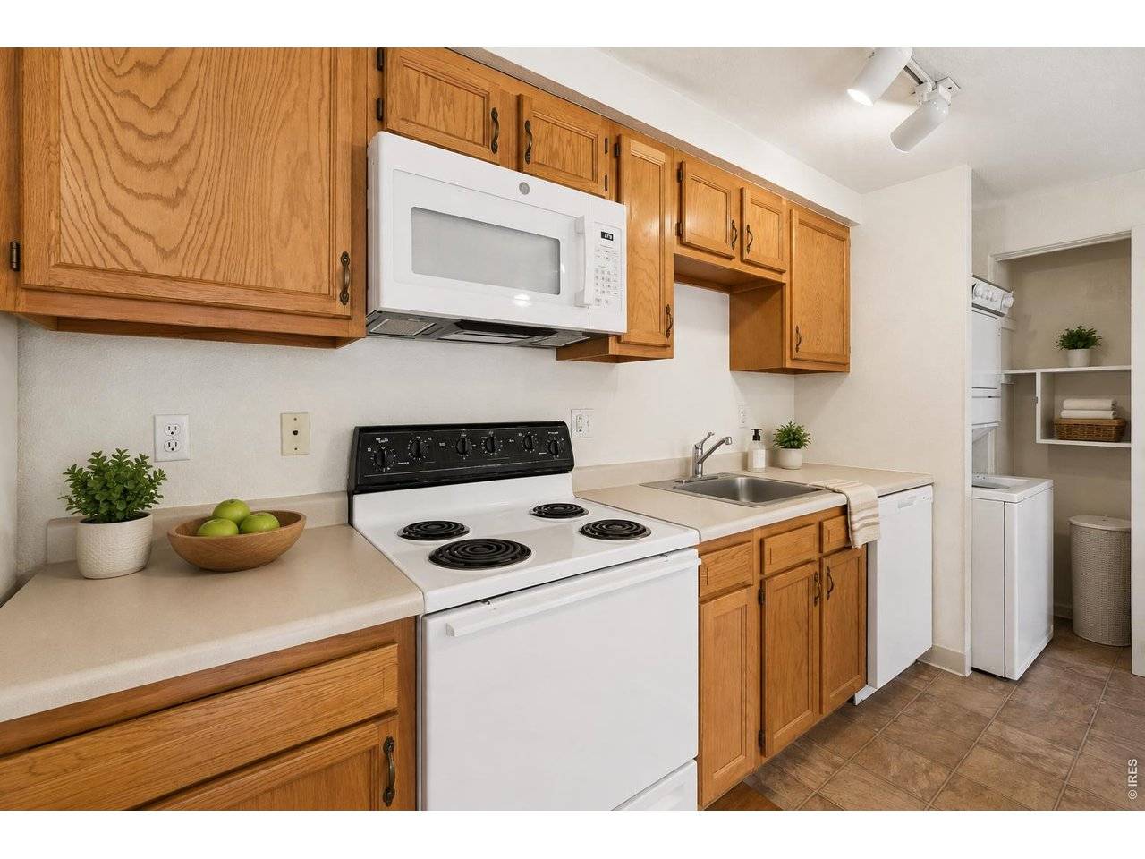 961 16th ##5, Boulder, CO 80302