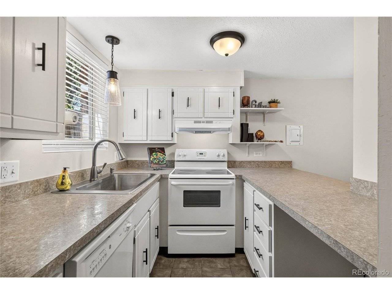 1390 Everett #3-111, Lakewood, CO 80215