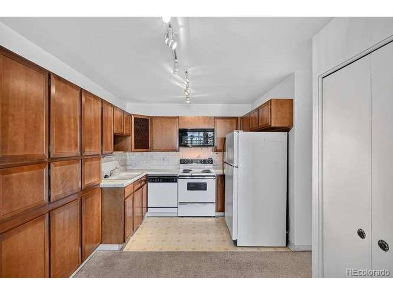 9155 E Center #56-10D, Denver, CO 80247