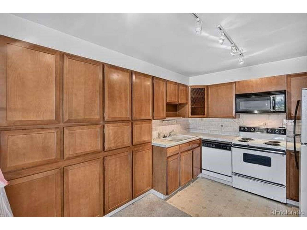 9155 E Center #56-10D, Denver, CO 80247