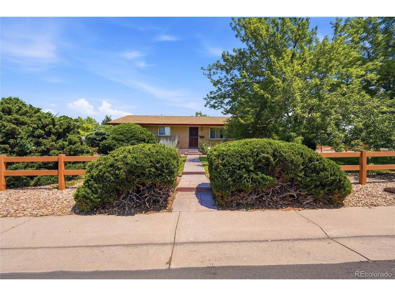 7290 S Penrose, Centennial, CO 80122