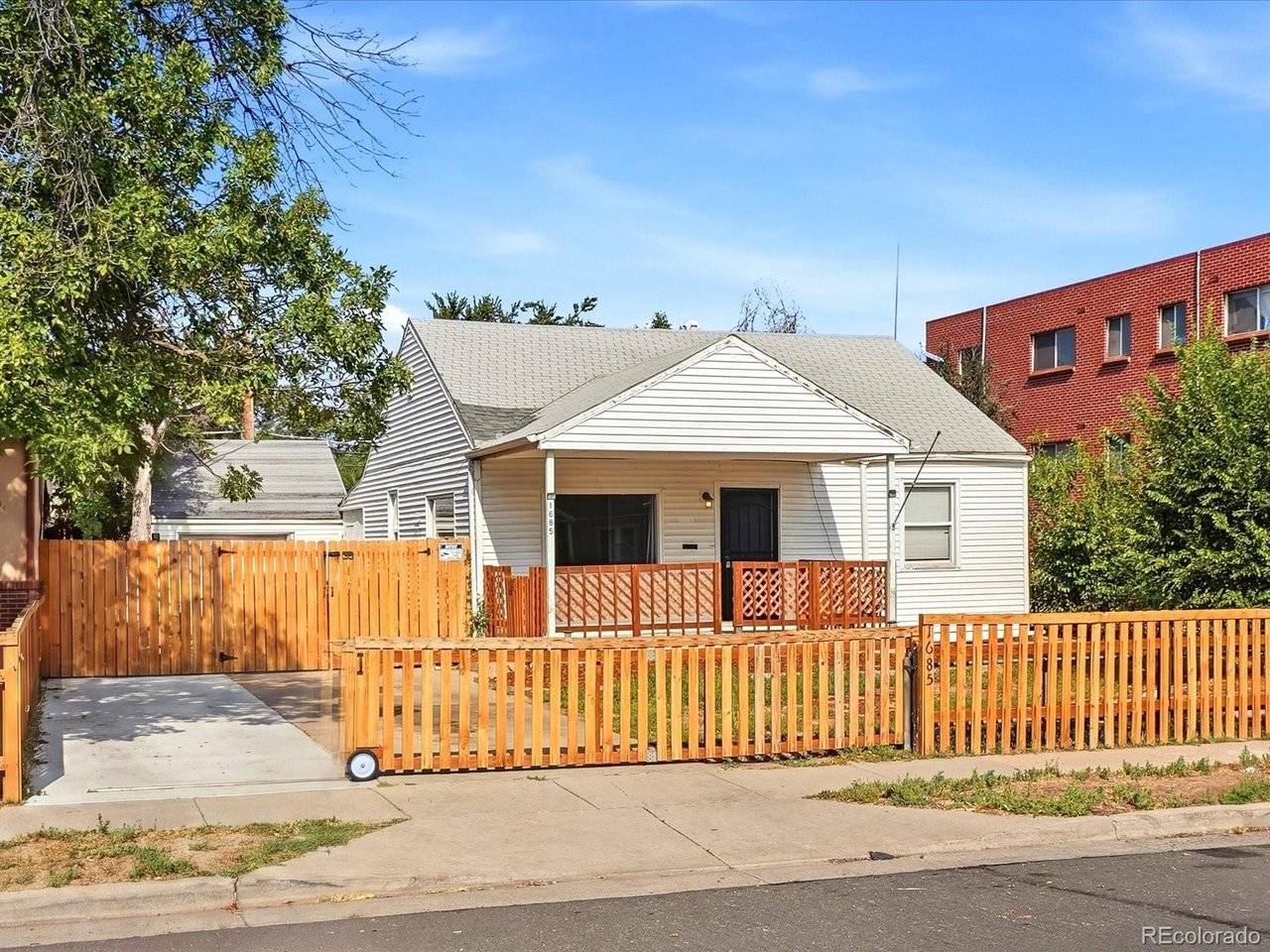 1685 Clinton, Aurora, CO 80010