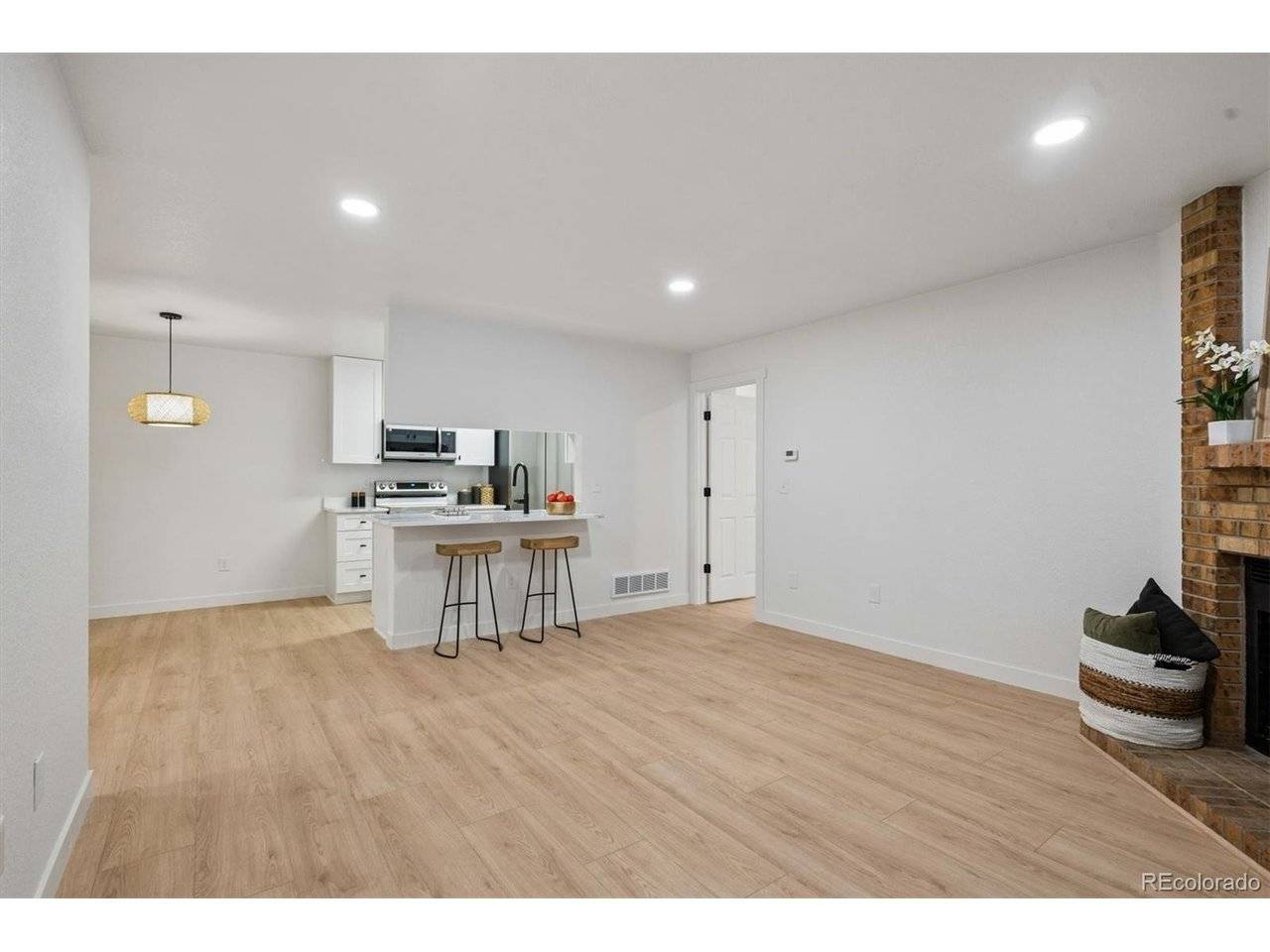 8015 W Eastman #101, Lakewood, CO 80227