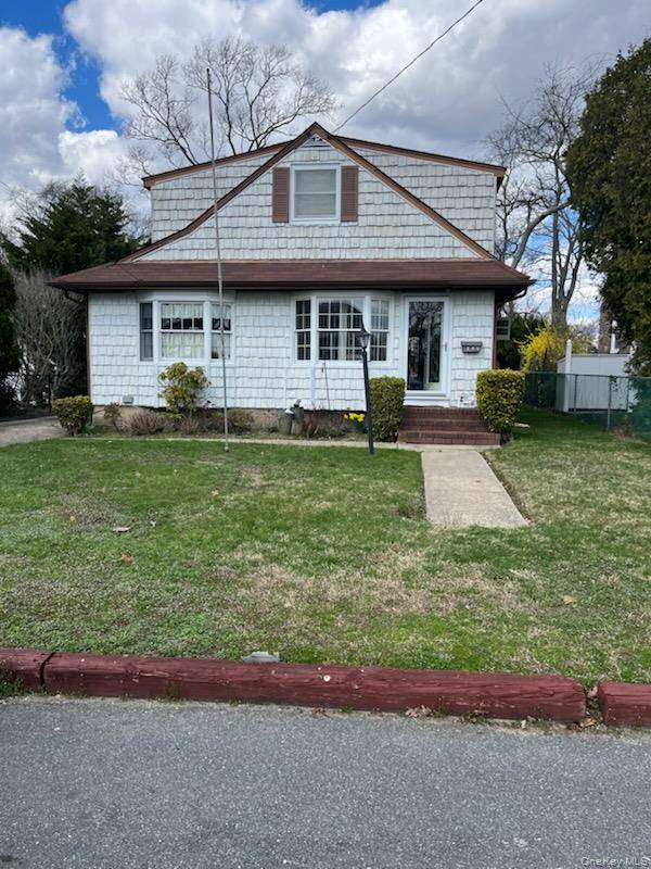 140 Texas ST, Lindenhurst, NY 11757
