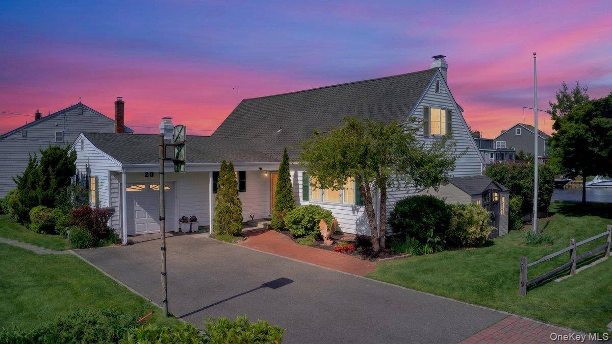 20 Bayview LN, Amityville, NY 11701