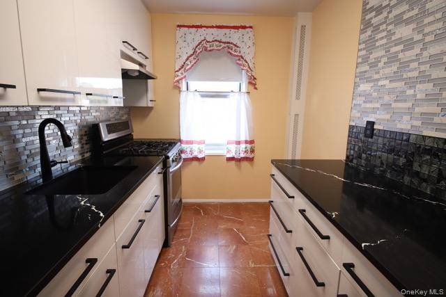 365 Bronx River RD #3J, Yonkers, NY 10704