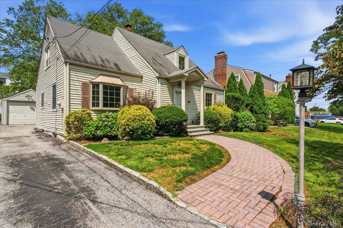 194 Lincoln PL, Eastchester, NY 10709