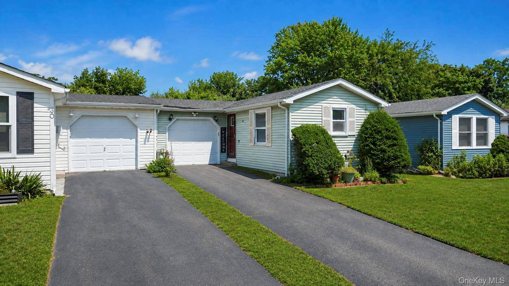 28 Greenwood BLVD, Manorville, NY 11949
