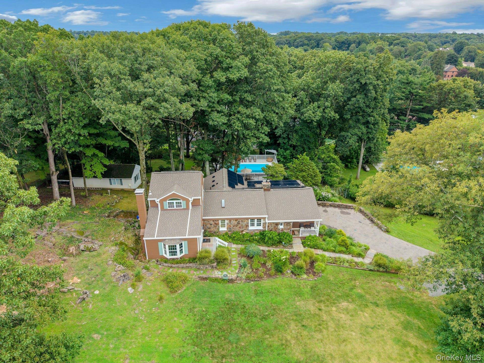 24 Westerly LN, Thornwood, NY 10594