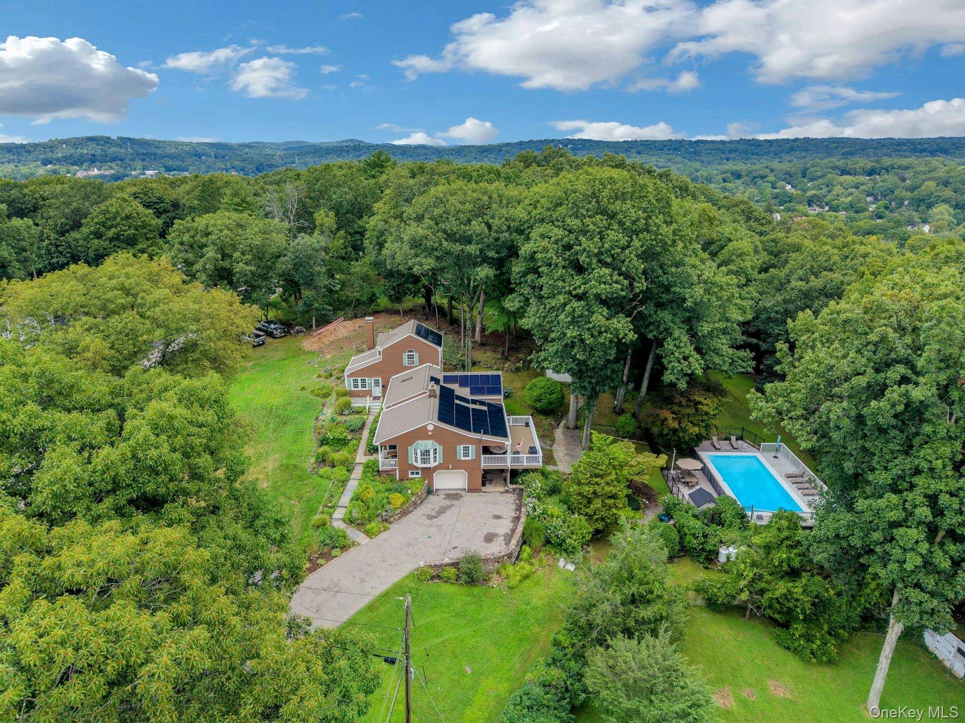 24 Westerly LN, Thornwood, NY 10594