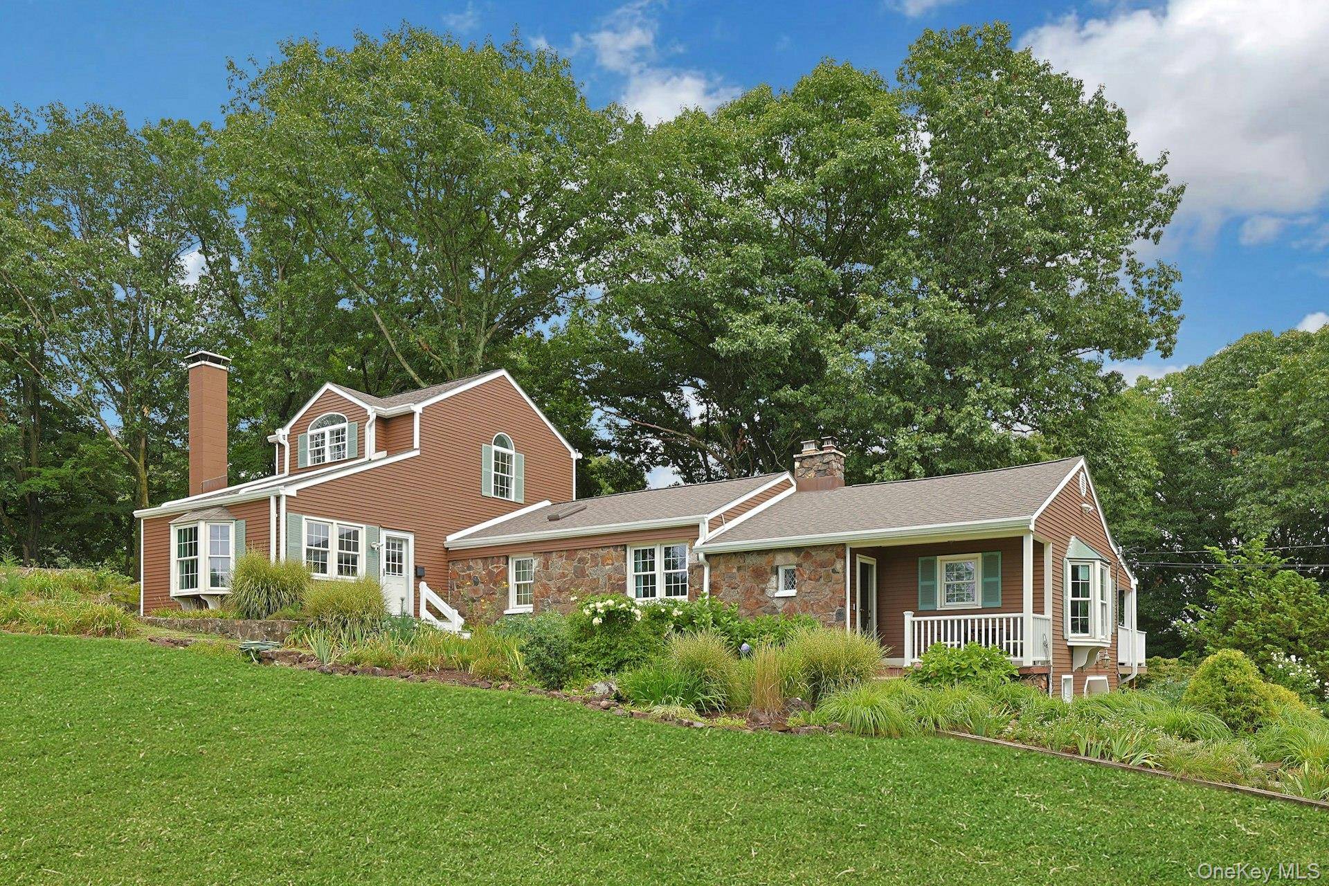 24 Westerly LN, Thornwood, NY 10594