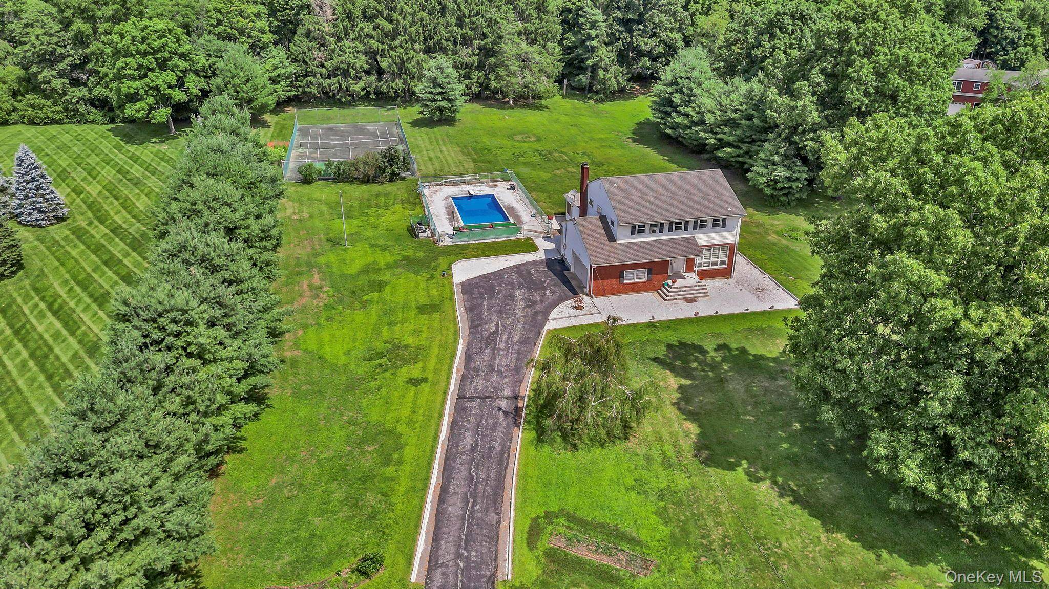 6 Kuchler DR, Lagrangeville, NY 12540