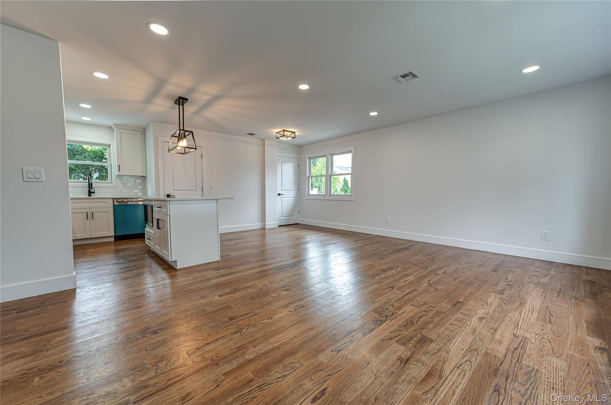 146 8th ST, Bethpage, NY 11714
