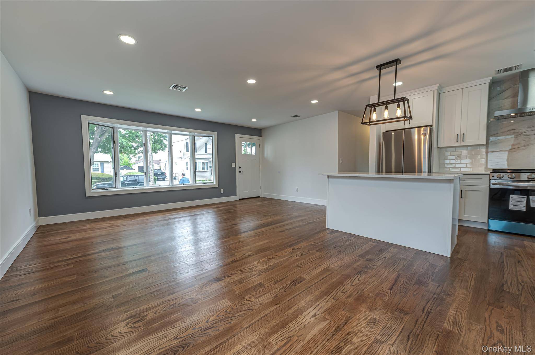 146 8th ST, Bethpage, NY 11714
