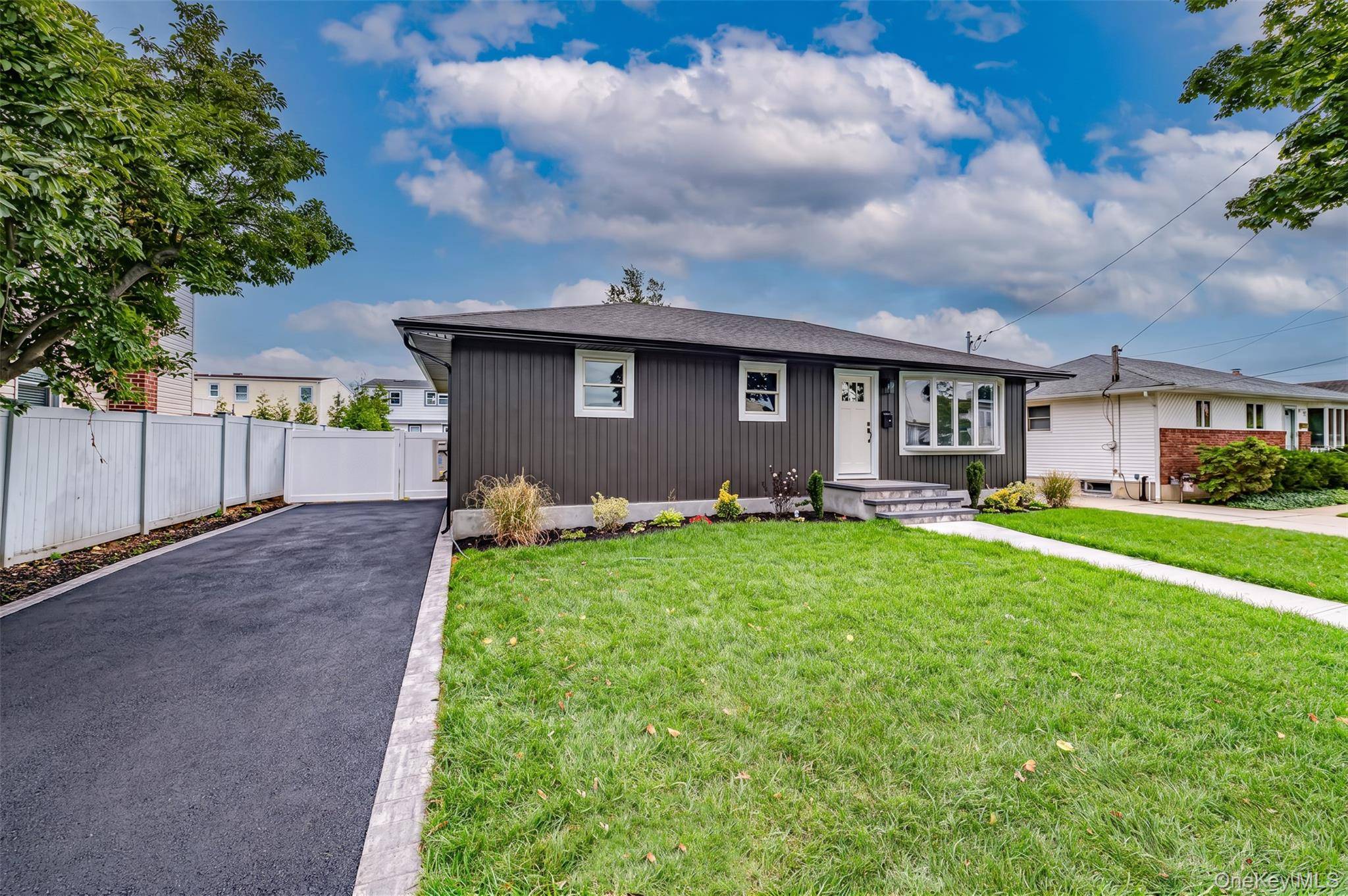 146 8th ST, Bethpage, NY 11714
