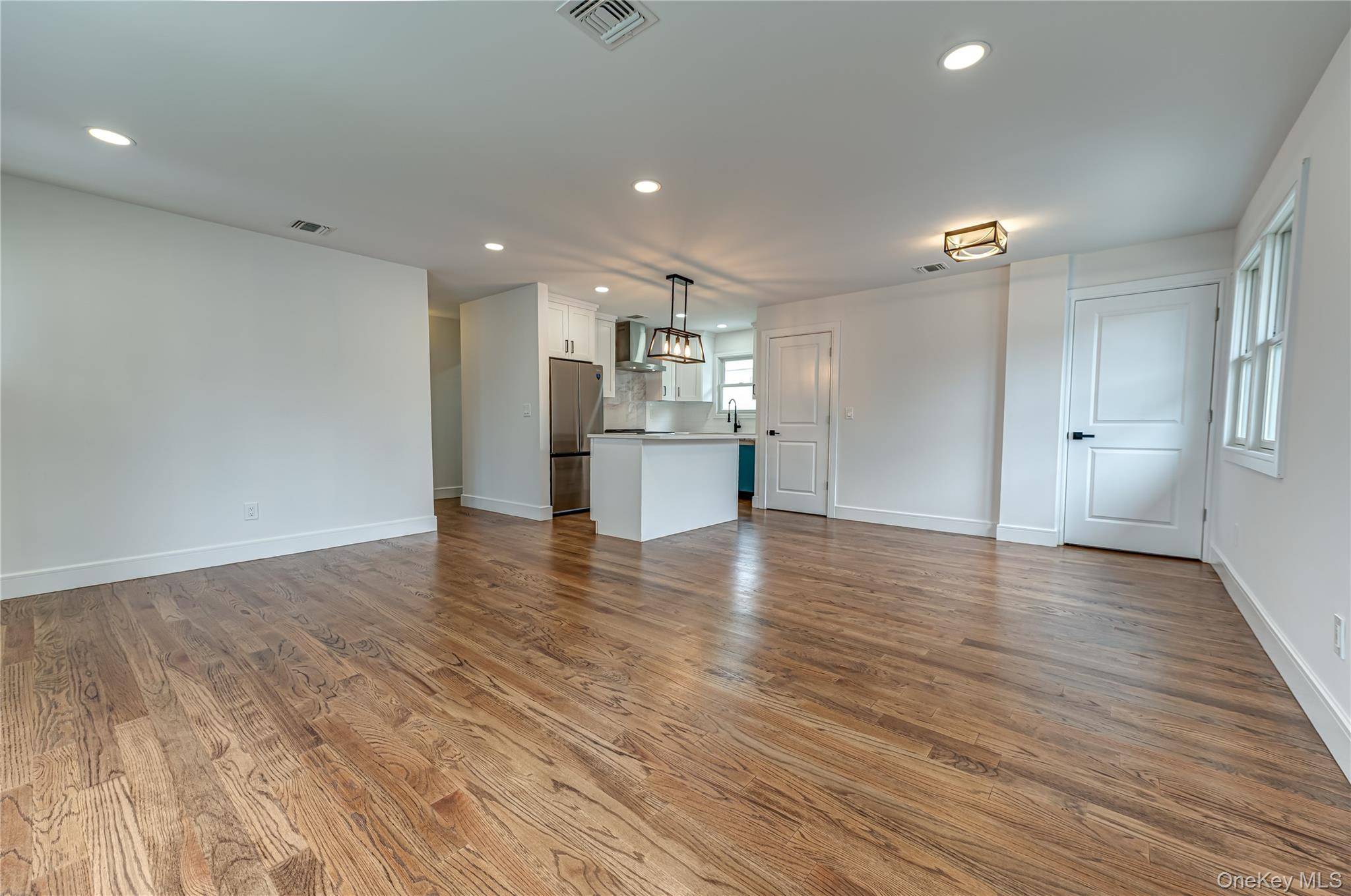 146 8th ST, Bethpage, NY 11714