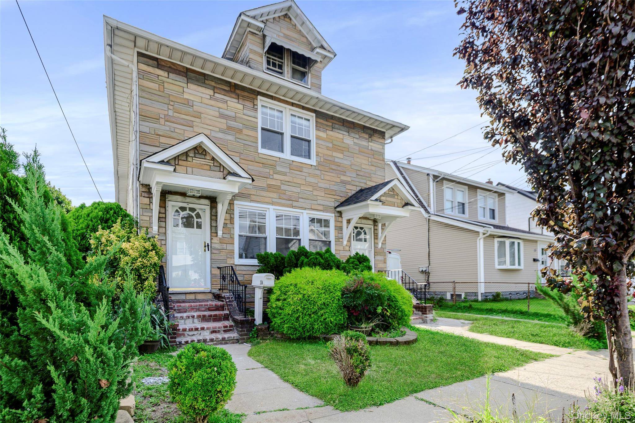 18 Watkins ST #Unit 1, Lynbrook, NY 11563