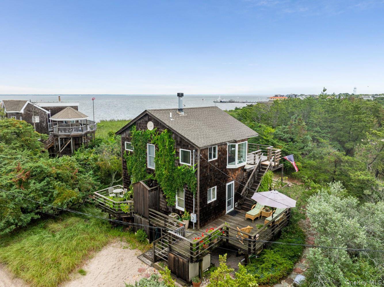 31 E End WALK, Atlantique, NY 11706