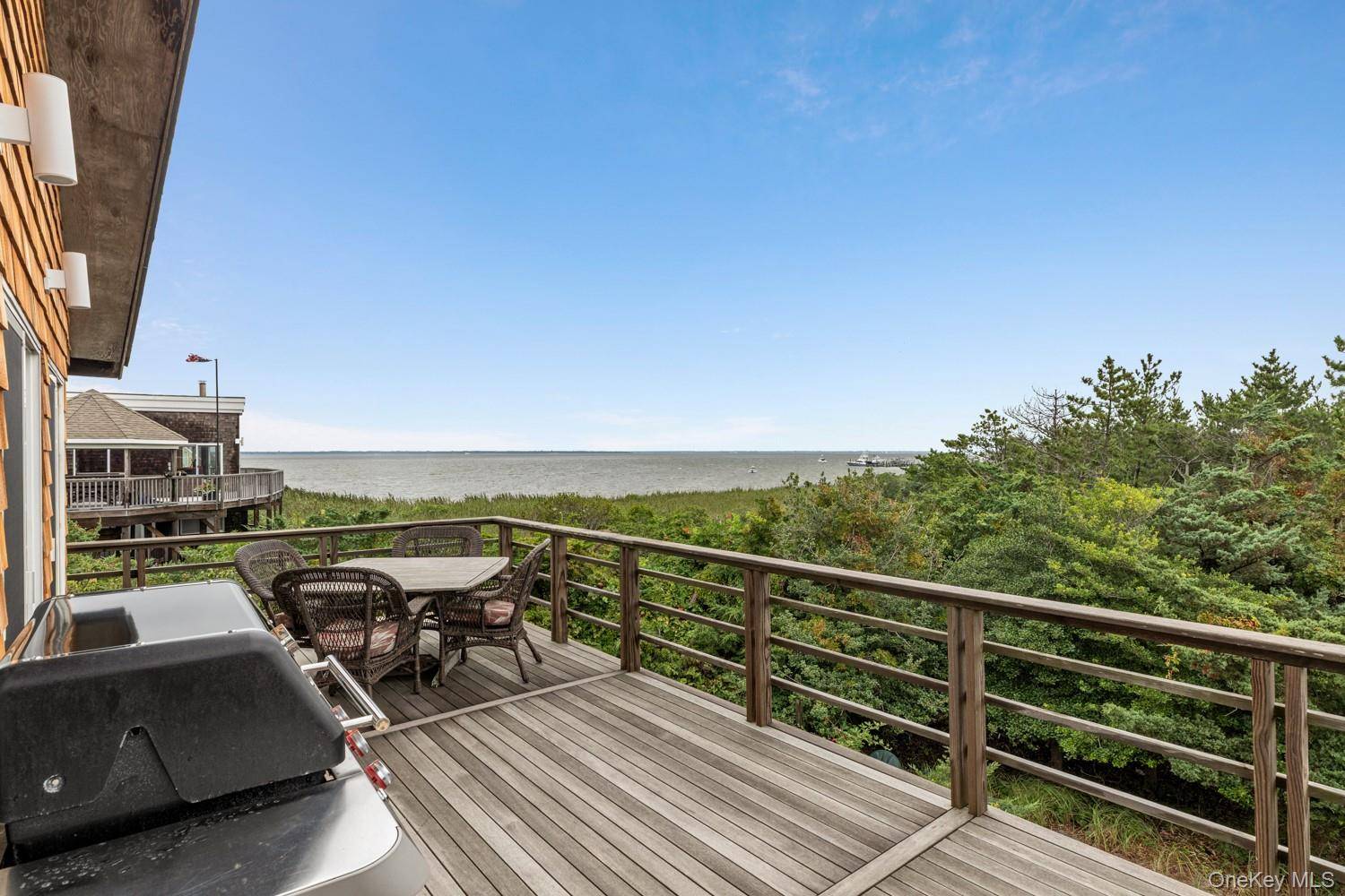 31 E End WALK, Atlantique, NY 11706