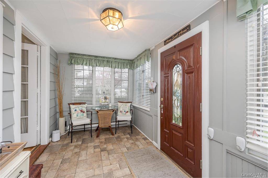 18 Yale PL, Lynbrook, NY 11563