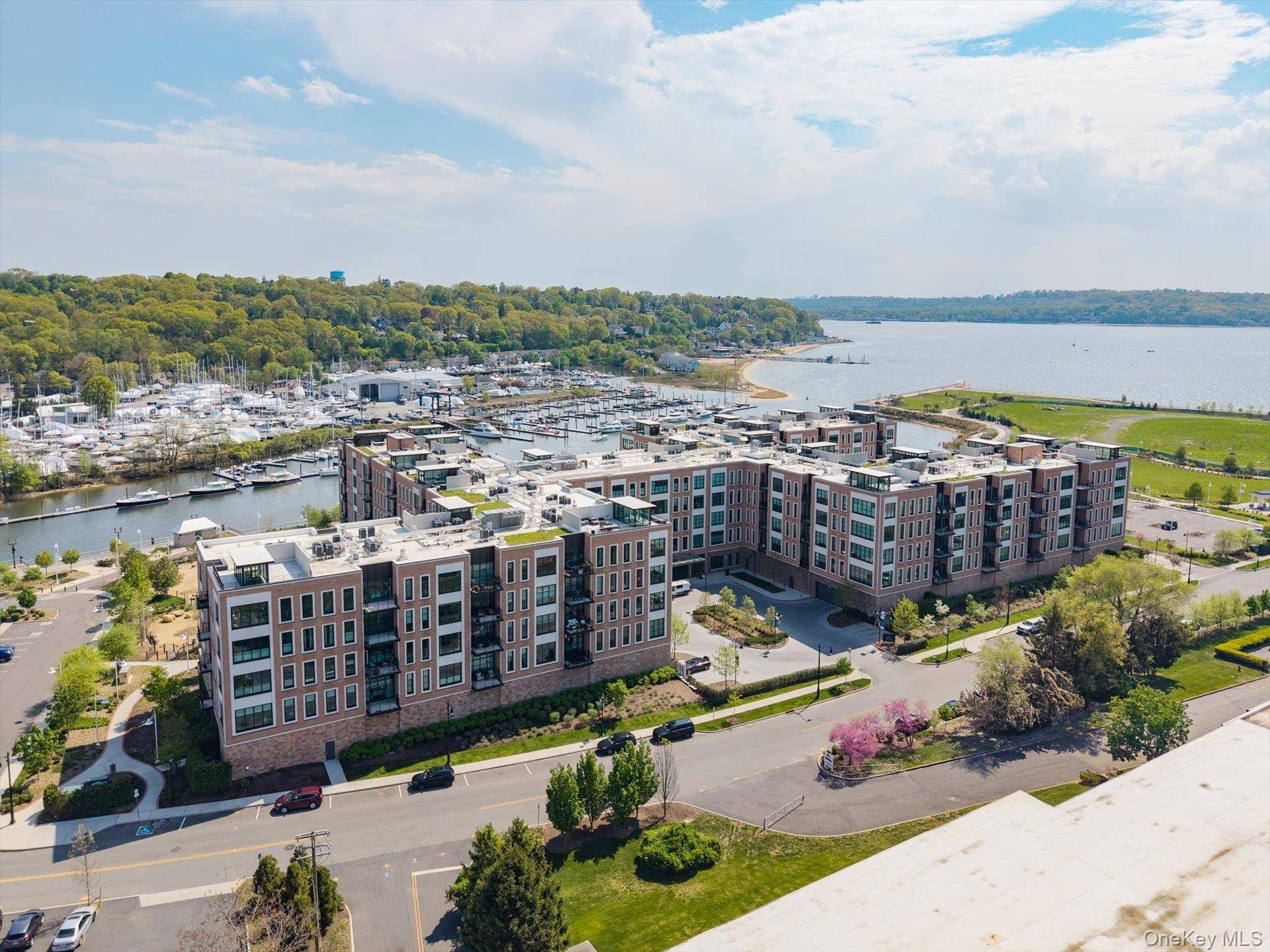100 Garvies Point RD #1042, Glen Cove, NY 11542