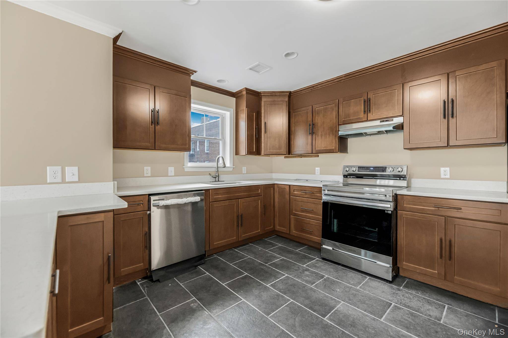 320 E 4th ST, Mount Vernon, NY 10553