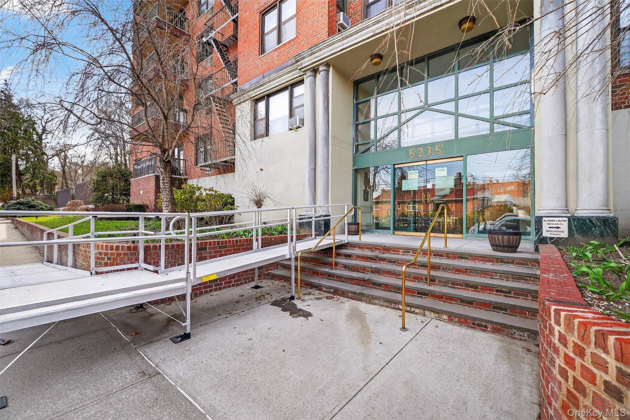 5235 Post RD #5A, Bronx, NY 10471