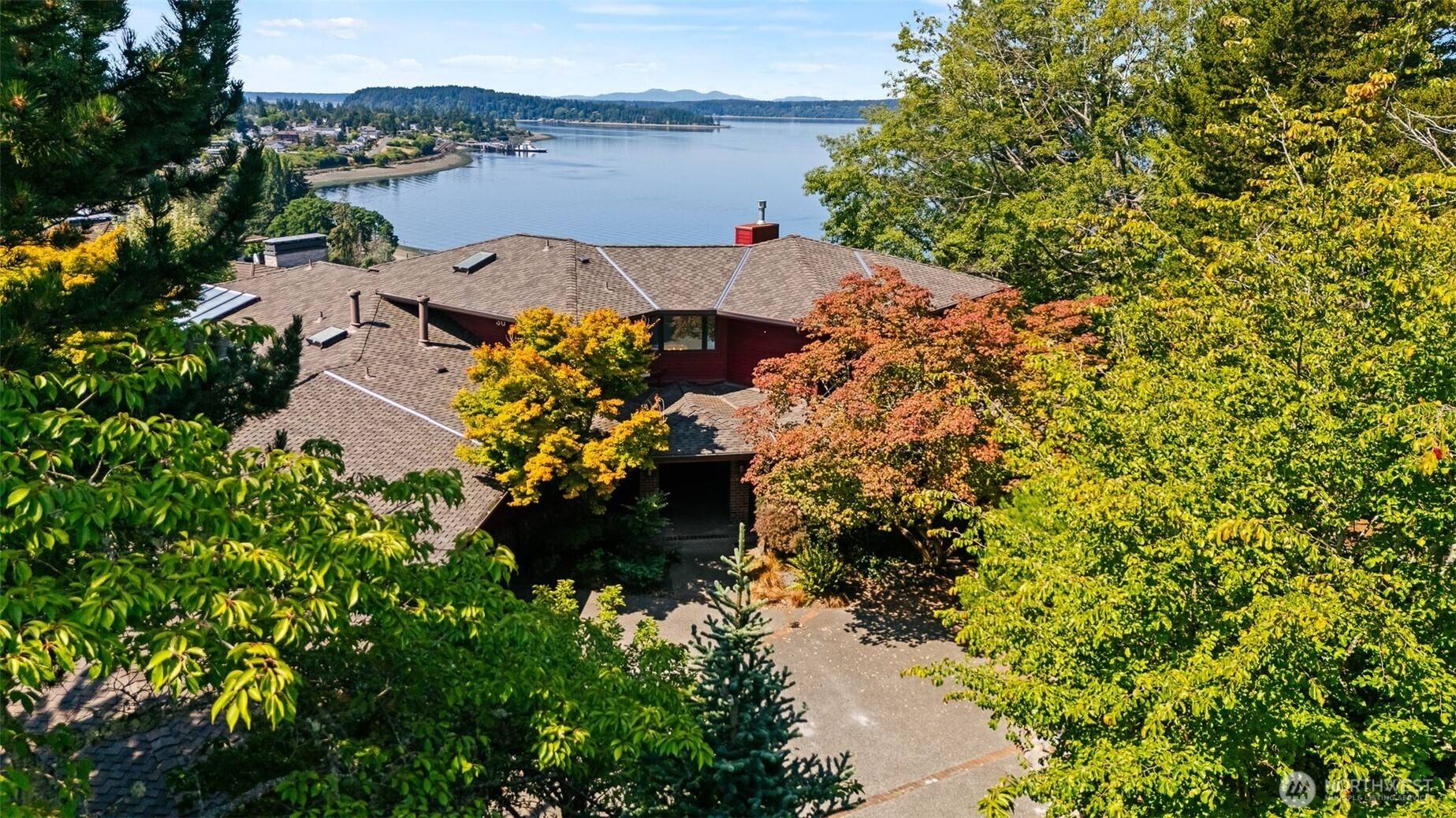 30 Silver Beach DR, Steilacoom, WA 98388