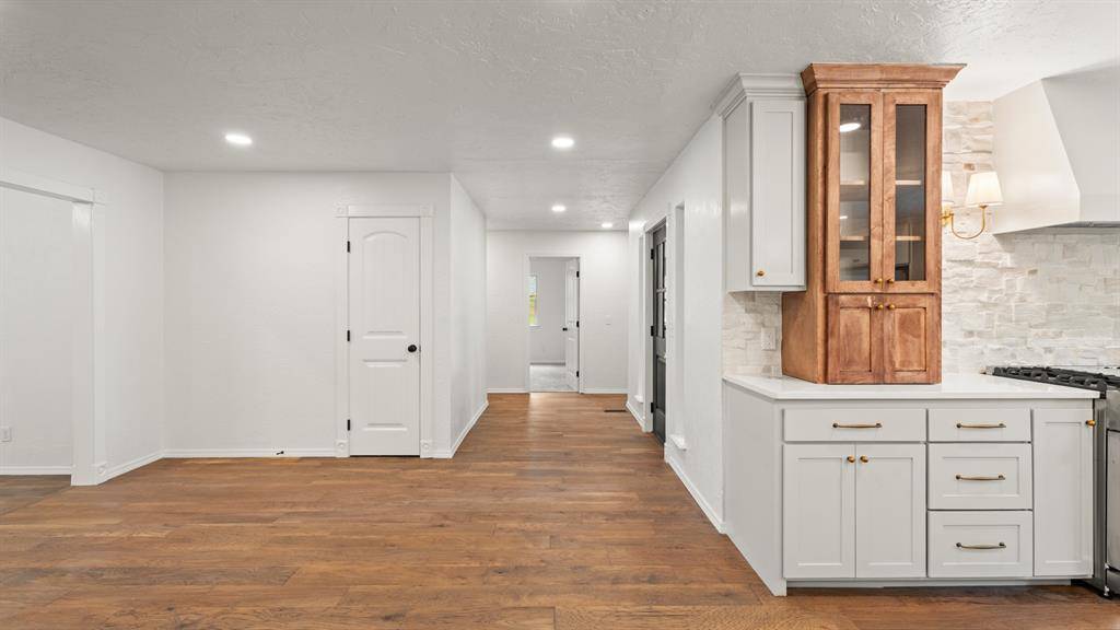 1708 Bunting LN, Edmond, OK 73034