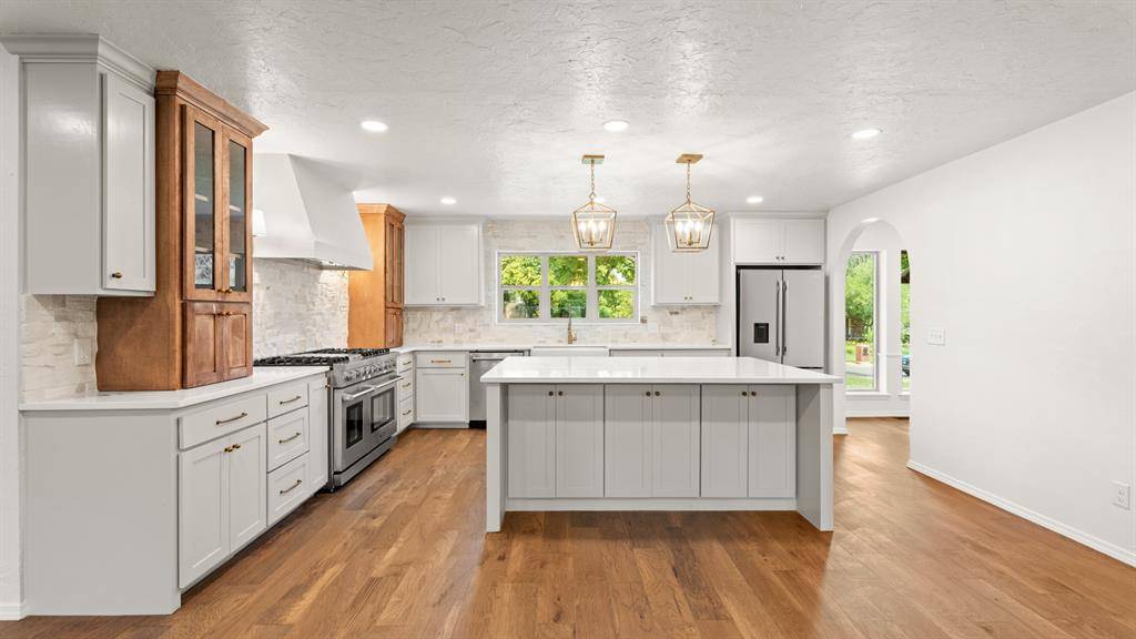 1708 Bunting LN, Edmond, OK 73034