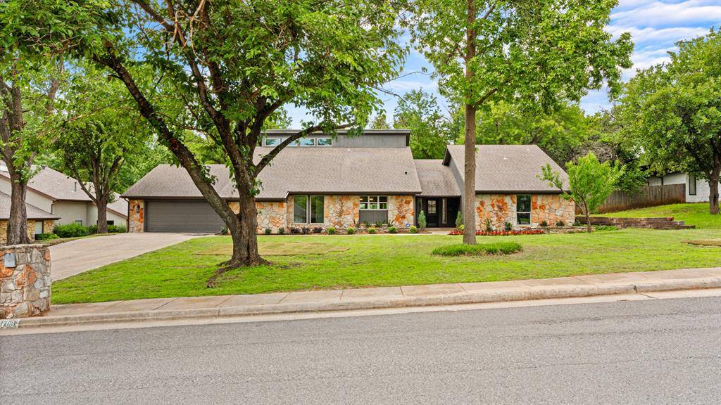 1708 Bunting LN, Edmond, OK 73034
