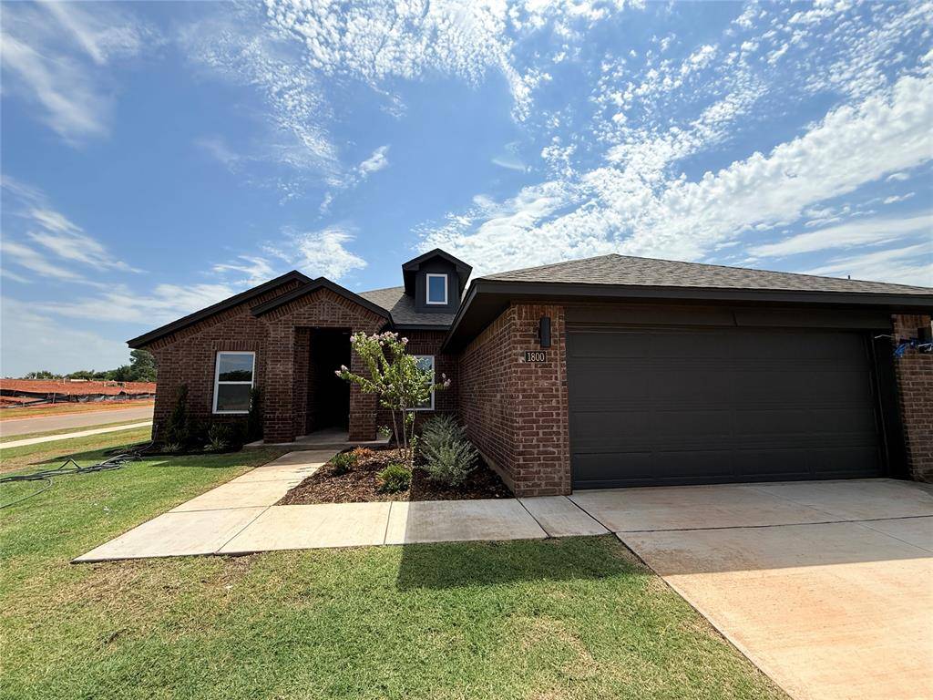 1800 Pin Cherry LN, Moore, OK 73160