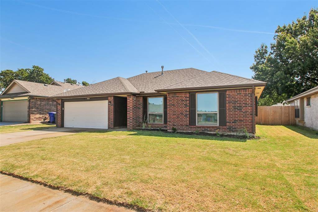 1924 Oakwood East BLVD, Midwest City, OK 73130