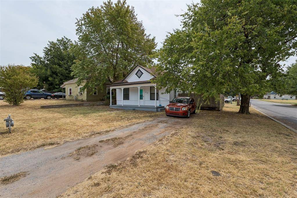 819 W London ST, El Reno, OK 73036