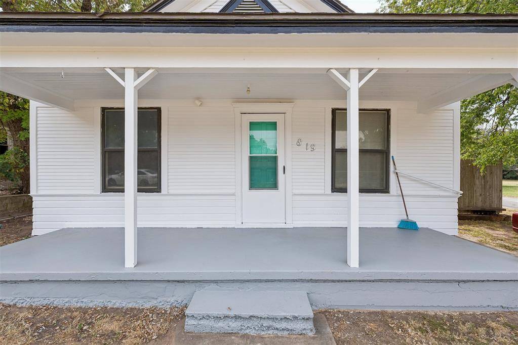 819 W London ST, El Reno, OK 73036