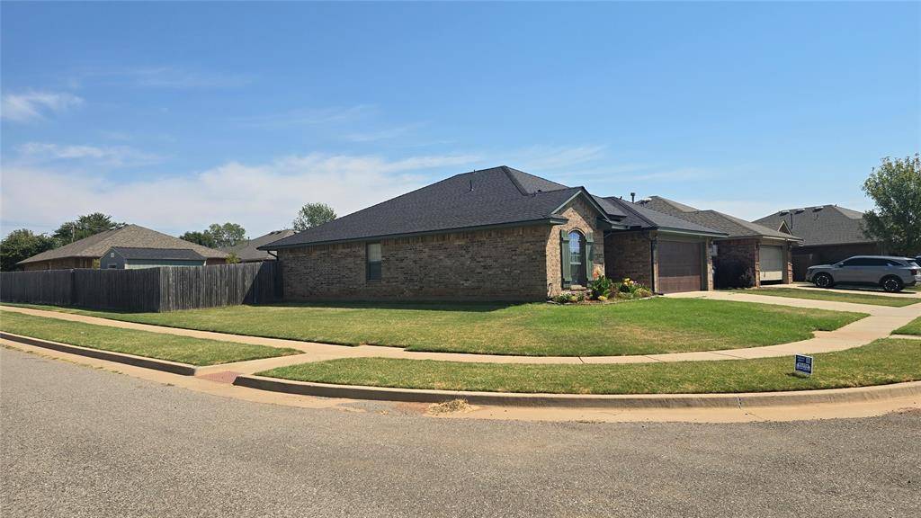 11809 SW 9th ST, Yukon, OK 73099